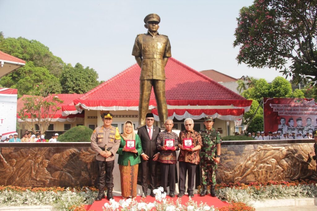 Portal Berita Indonesia dan Dunia Terkini Hari Ini, Update Harian Terbaru, Terlengkap, Tajam, Aktual dan Berimbang. Upacara Kesaktian Pancasila di Museum Ahmad Yani, Mengenang Jasa Pahlawan dan Meneguhkan Nilai Kebangsaan - Teropong Rakyat