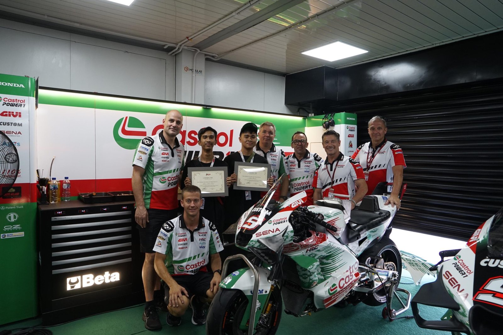 Castrol Honda LCR MotoGP™ Beri Sertifikat Teknik untuk Pelajar SMK di MotoGP Mandalika: Pengalaman Tak Terlupakan di Paddock Balap Dunia - Teropongrakyat.co