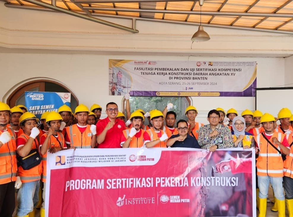 Portal Berita Indonesia dan Dunia Terkini Hari Ini, Update Harian Terbaru, Terlengkap, Tajam, Aktual dan Berimbang. Semen Merah Putih Tingkatkan Standar Konstruksi dengan Program Sertifikasi Pekerja Profesional - Teropong Rakyat