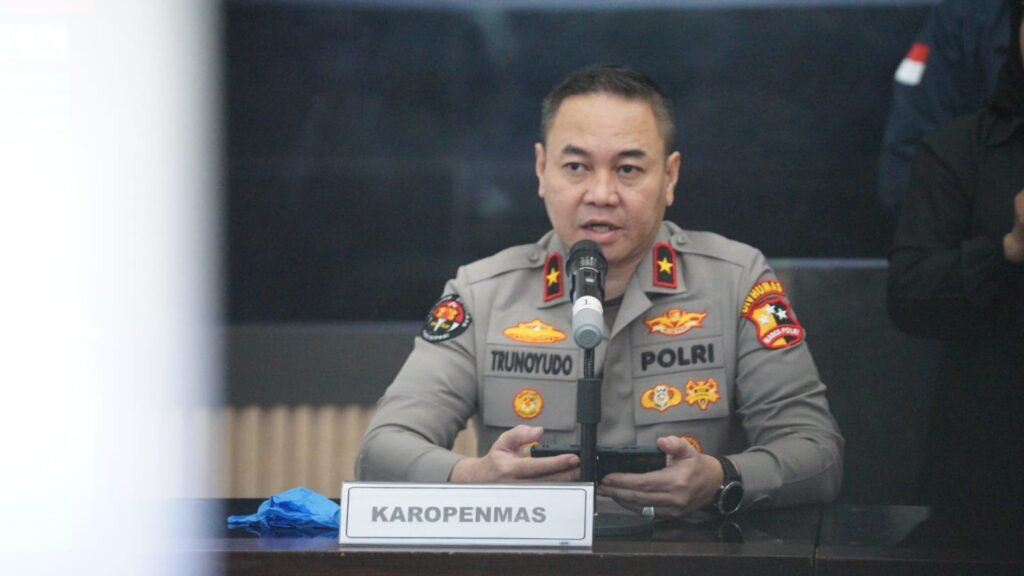 Portal Berita Indonesia dan Dunia Terkini Hari Ini, Update Harian Terbaru, Terlengkap, Tajam, Aktual dan Berimbang. 10 Tahun Kepemimpinan Jokowi, Lima Polda Terbentuk - Teropong Rakyat