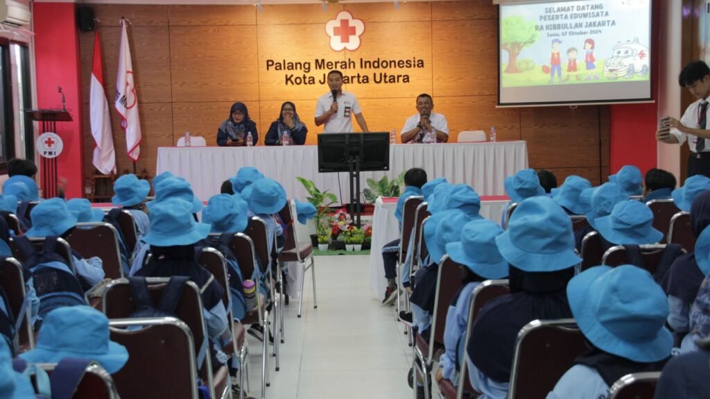 Tumbuhkan Rasa Kepedulian Sejak Dini, PMI Jakut Beri Edukasi Kebencanaan Kepada Murid RA Hibullah - Teropong Rakyat
