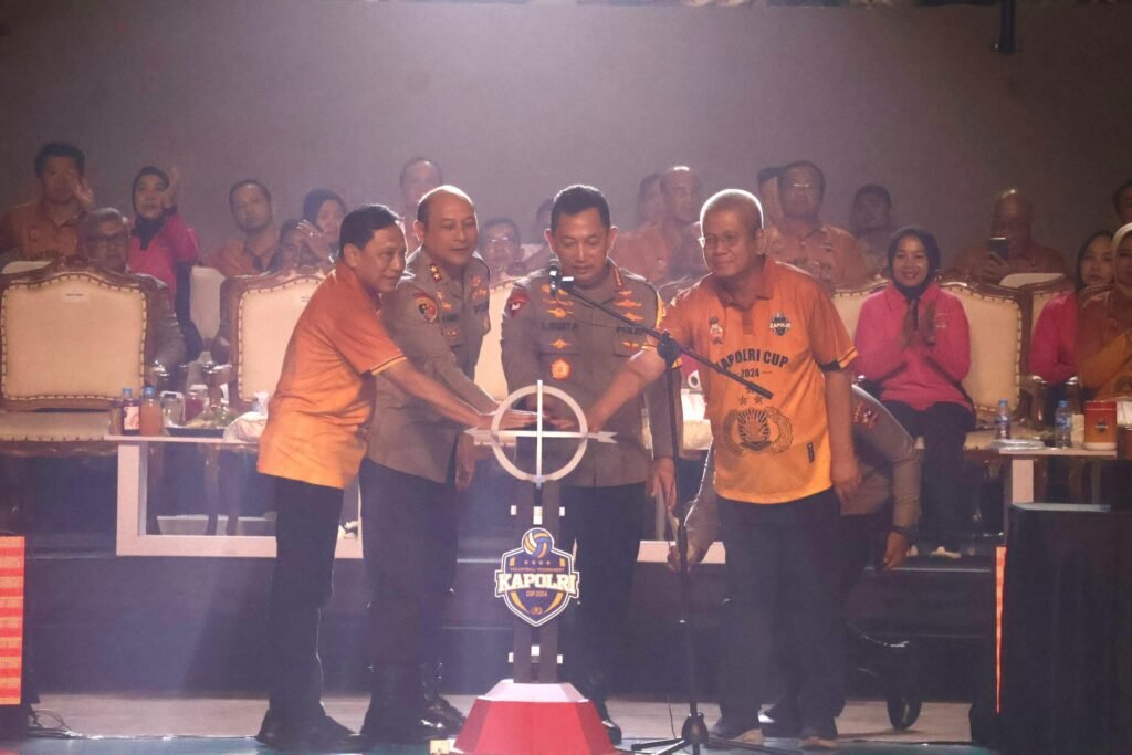 Portal Berita Indonesia dan Dunia Terkini Hari Ini, Update Harian Terbaru, Terlengkap, Tajam, Aktual dan Berimbang. Kapolri Tutup Langsung Turnamen Bola Voli Sekaligus Resmikan Pembangunan Sumur Bor Dan Filtrasi Air Bersih Layak Minum Di Kalimantan Barat - Teropong Rakyat