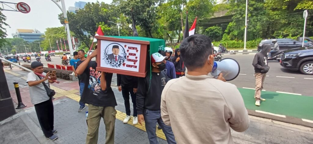 Portal Berita Indonesia dan Dunia Terkini Hari Ini, Update Harian Terbaru, Terlengkap, Tajam, Aktual dan Berimbang. Sakti Wahyu Trenggono Lebih Baik Dipanggil KPK, Bukan Dipanggil Kartanegara - Teropong Rakyat