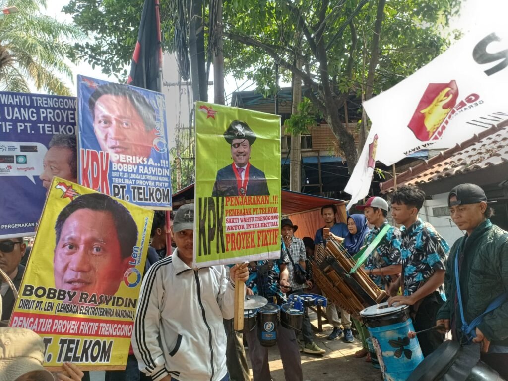 Portal Berita Indonesia dan Dunia Terkini Hari Ini, Update Harian Terbaru, Terlengkap, Tajam, Aktual dan Berimbang. FPN Tagih Janji Prabowo Untuk Kejar Koruptor Hingga ke Antartika - Teropong Rakyat