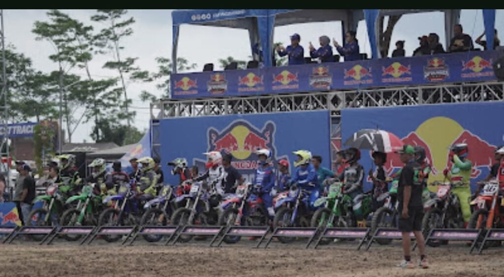 Portal Berita Indonesia dan Dunia Terkini Hari Ini, Update Harian Terbaru, Terlengkap, Tajam, Aktual dan Berimbang. Babak Penutup Kratingdaeng Supercrosser 2024 Dirtwar Energy Digelar di Makassar. Kesempatan Terakhir Rebut Wild Card Road To MXGP 2025 - Teropong Rakyat