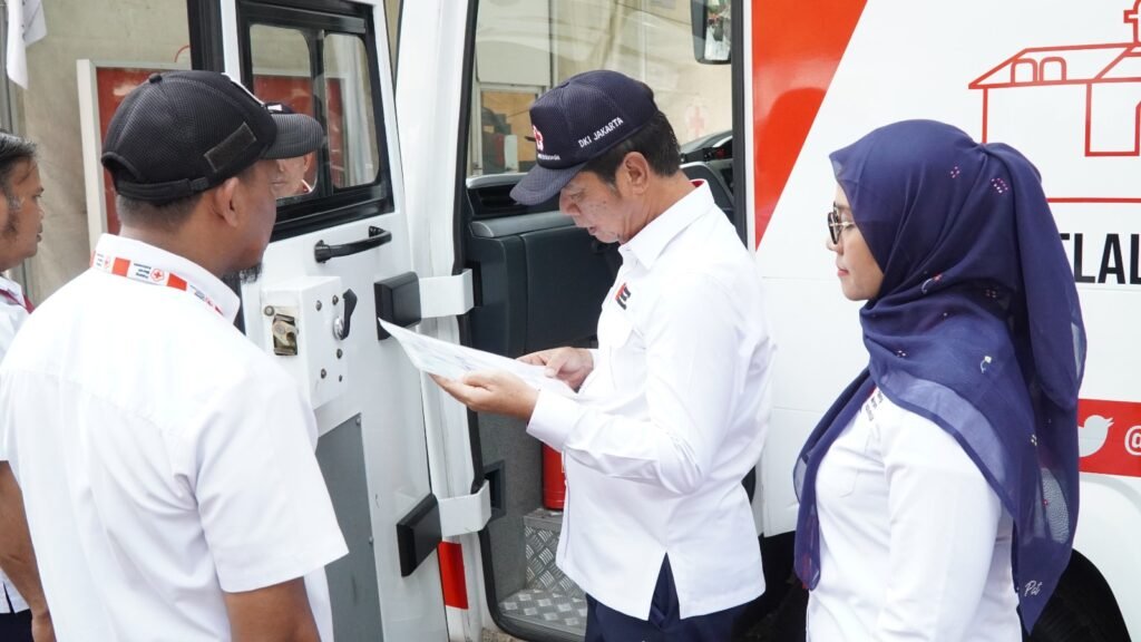 Ingin Berikan Layanan Optimal, Rustam Effendi Periksa Kendaraan PMI DKI Jakarta Untuk Memastikan Laik Digunakan - Teropong Rakyat