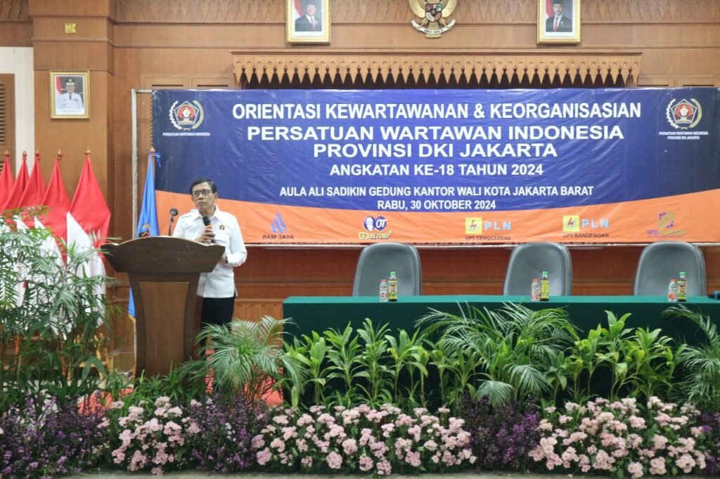 Portal Berita Indonesia dan Dunia Terkini Hari Ini, Update Harian Terbaru, Terlengkap, Tajam, Aktual dan Berimbang. Ketum Hendry Ch Bangun Ingatkan PWI itu Merah Putih Berjuang untuk Kepentingan Bangsa dan Negara Saat Pembukaan OKK Angkatan 18 - Teropong Rakyat