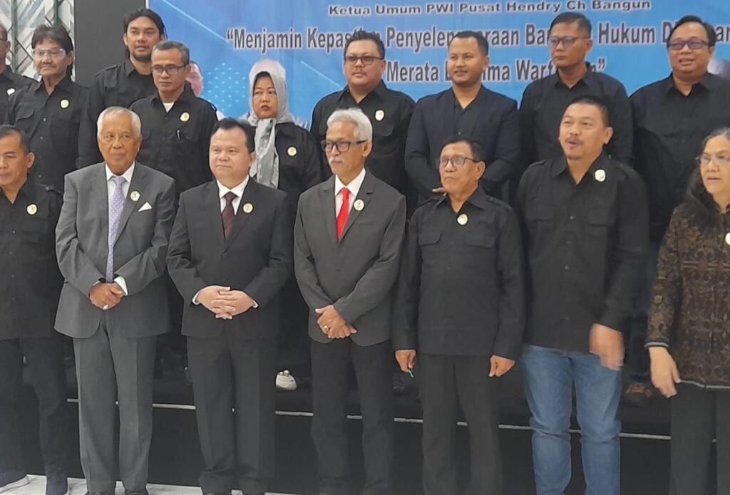 Portal Berita Indonesia dan Dunia Terkini Hari Ini, Update Harian Terbaru, Terlengkap, Tajam, Aktual dan Berimbang. Bela Hak PWI, OC Kaligis dan Ronnie Sompie Siap Gugat Dewan Pers - Teropong Rakyat