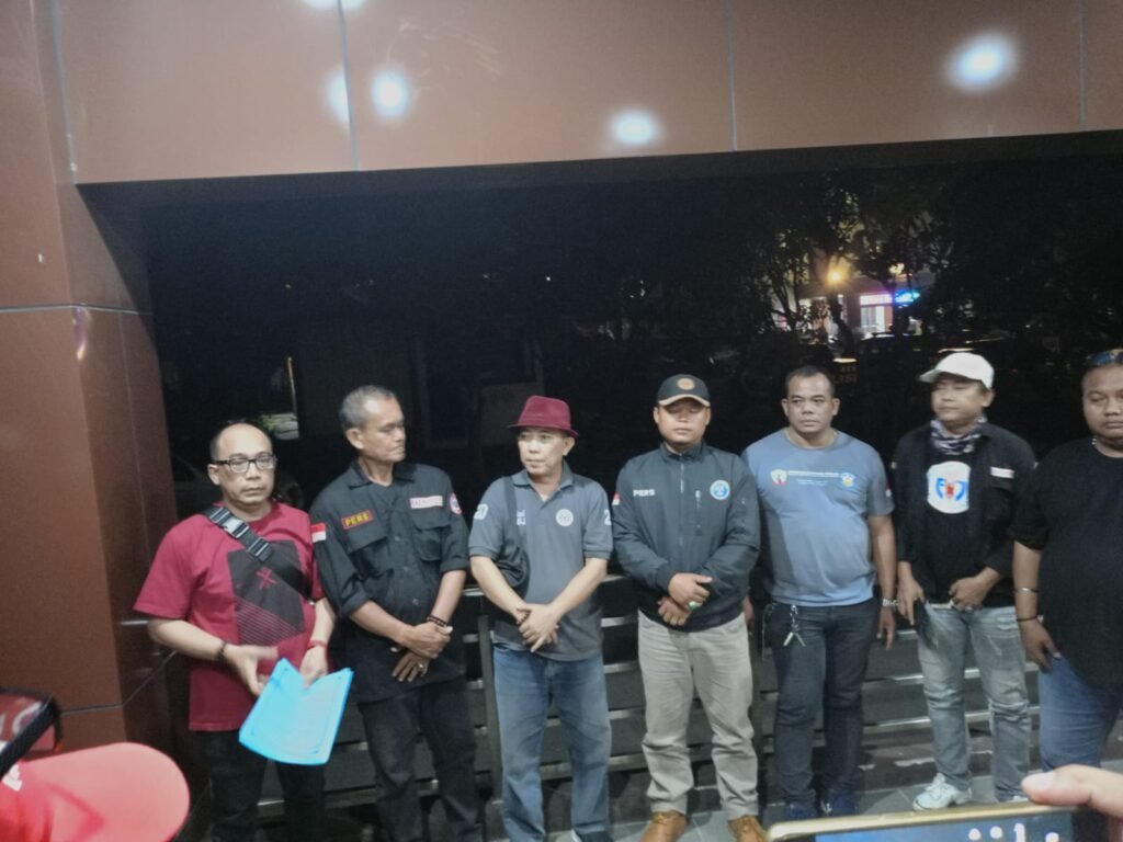 Portal Berita Indonesia dan Dunia Terkini Hari Ini, Update Harian Terbaru, Terlengkap, Tajam, Aktual dan Berimbang. Viral Subang Zona Merah, Marak Premanisme Persekusi Jurnalis - Teropong Rakyat
