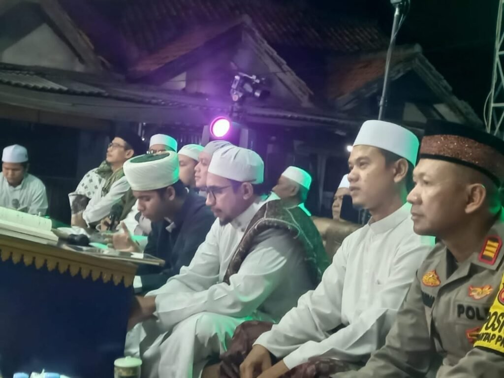 Portal Berita Indonesia dan Dunia Terkini Hari Ini, Update Harian Terbaru, Terlengkap, Tajam, Aktual dan Berimbang. Wakapolsek Pondok Gede Hadiri Maulid Nabi, Ajak Masyarakat Jaga Kamtibmas dan Jauhi Narkoba - Teropong Rakyat