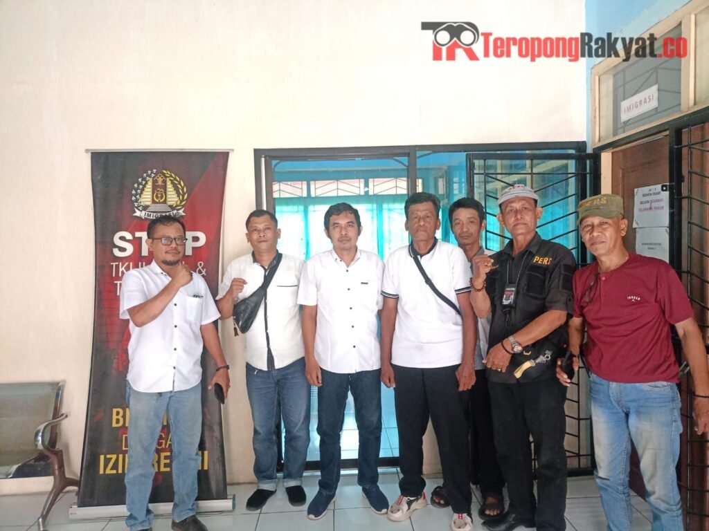 Portal Berita Indonesia dan Dunia Terkini Hari Ini, Update Harian Terbaru, Terlengkap, Tajam, Aktual dan Berimbang. Dinas Tenaga Kerja dan Transmigrasi Kabupaten Subang Respon Cepat Kasus TKI Ilegal Aduan Masyarakat - Teropong Rakyat