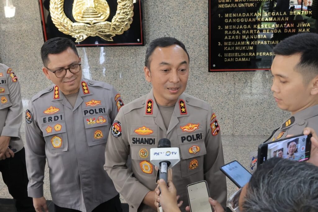 Portal Berita Indonesia dan Dunia Terkini Hari Ini, Update Harian Terbaru, Terlengkap, Tajam, Aktual dan Berimbang. Kasus Judol di Kementerian Komdigi Jadi Atensi Kapolri - Teropong Rakyat