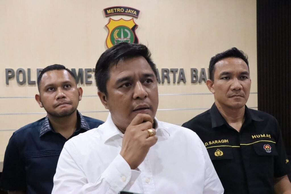 Portal Berita Indonesia dan Dunia Terkini Hari Ini, Update Harian Terbaru, Terlengkap, Tajam, Aktual dan Berimbang. Ungkap Jaringan Narkoba Internasional Indonesia-Malaysia-Thailand dan Asia, Polres Jakbar Amankan 1 Orang Tersangka - Teropong Rakyat
