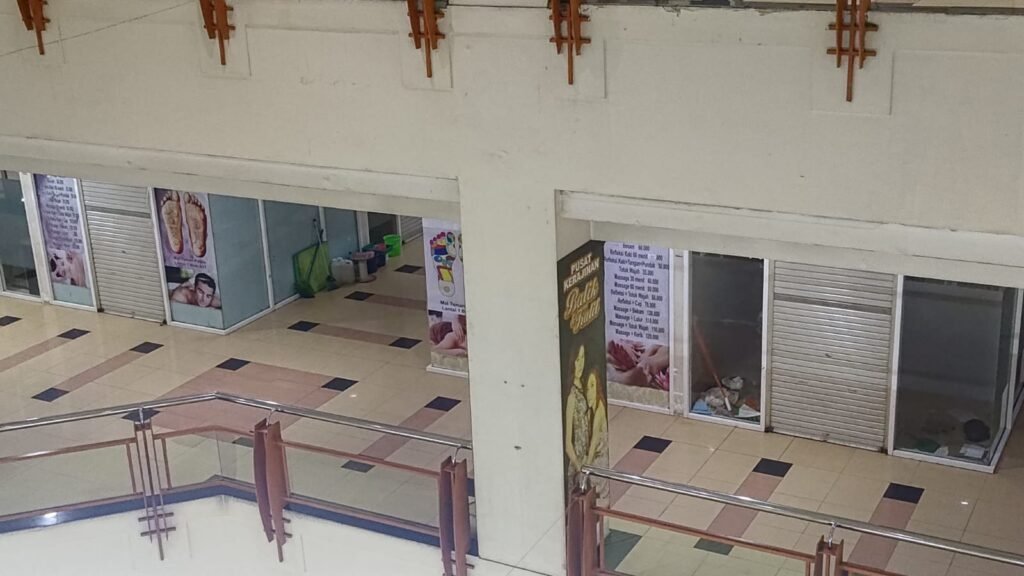 Reflexology di Mal Taman Palem, Dugaan Ada Prostitusi Terselubung - Teropong Rakyat