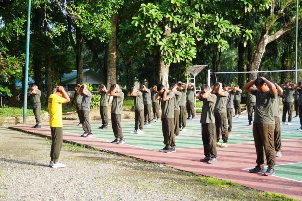 Portal Berita Indonesia dan Dunia Terkini Hari Ini, Update Harian Terbaru, Terlengkap, Tajam, Aktual dan Berimbang. Jaga Kesehatan Tubuh, Prajurit Korem 012/TU Laksanakan Olahraga Bersama - Teropong Rakyat