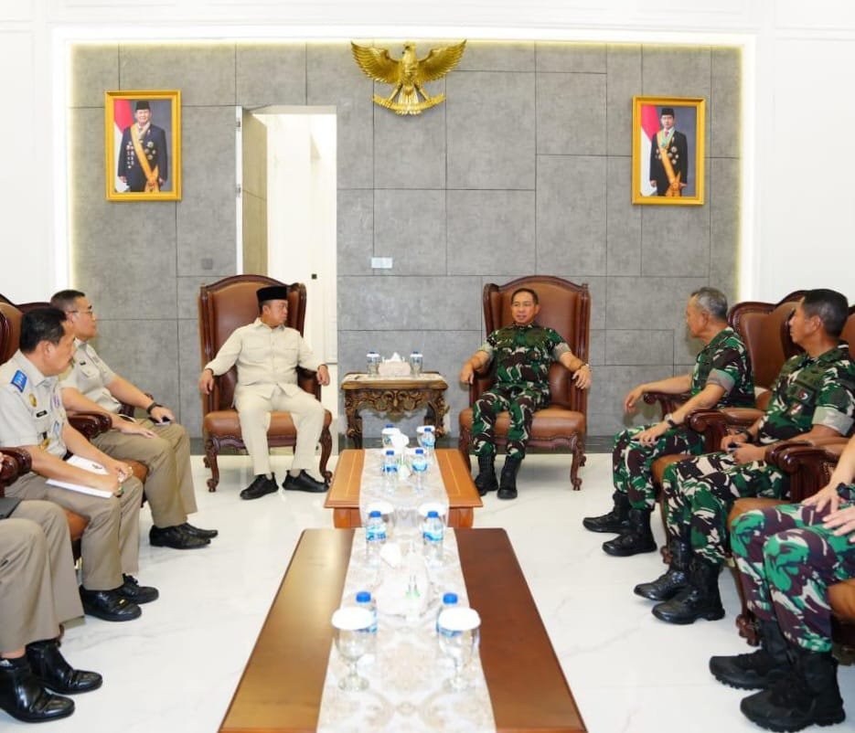 Portal Berita Indonesia dan Dunia Terkini Hari Ini, Update Harian Terbaru, Terlengkap, Tajam, Aktual dan Berimbang. Sinergi TNI-ATR/BPN, Panglima TNI Terima Kunjungan Menteri ATR/BPN - Teropong Rakyat
