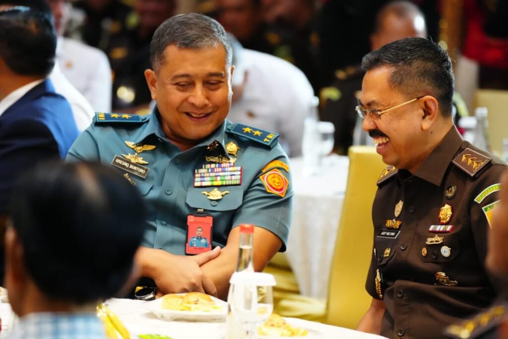 Portal Berita Indonesia dan Dunia Terkini Hari Ini, Update Harian Terbaru, Terlengkap, Tajam, Aktual dan Berimbang. Kababinkum TNI Hadiri Forum Group Discussion yang Digelar oleh Kejaksaan Agung RI - Teropong Rakyat