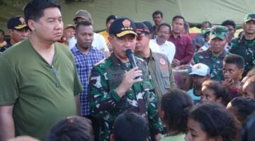 Panglima TNI Tinjau Lokasi Terdampak Erupsi Gunung Lewotobi Laki-laki di NTT