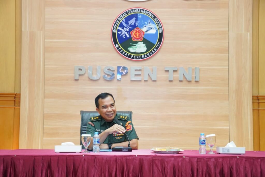 Klarifikasi Kapuspen TNI Terkait Foto Pamen TNI Bersama Ivan Sugianto - Teropong Rakyat