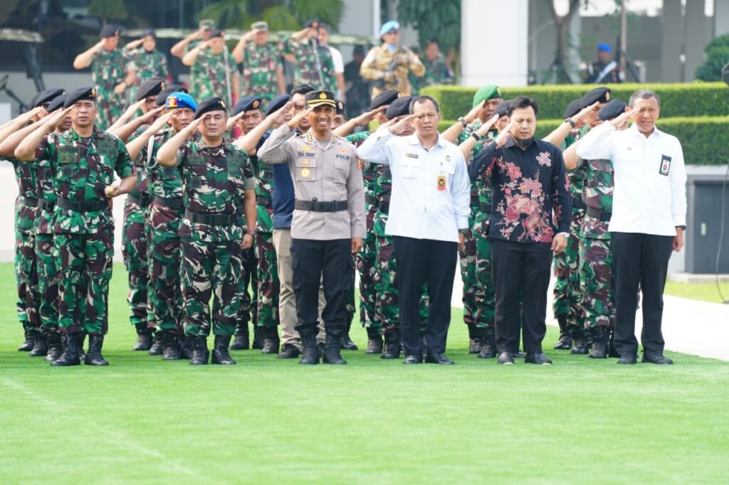 Portal Berita Indonesia dan Dunia Terkini Hari Ini, Update Harian Terbaru, Terlengkap, Tajam, Aktual dan Berimbang. Kasum TNI Berangkatkan Kontingen Garuda XXXVII-K Minusca, Jalankan Misi PBB di Afrika Tengah - Teropong Rakyat