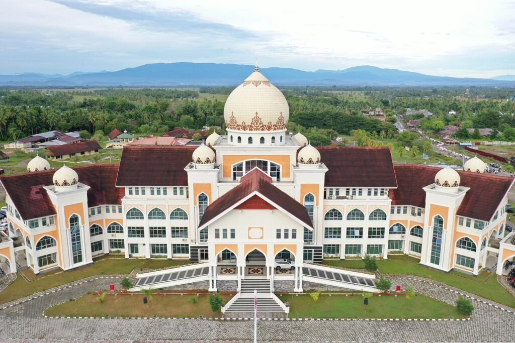 Portal Berita Indonesia dan Dunia Terkini Hari Ini, Update Harian Terbaru, Terlengkap, Tajam, Aktual dan Berimbang. Dinilai Tamak, H Fathani Boyong Jabatan Komisaris Perusahaan Daerah Aceh Utara - Teropong Rakyat