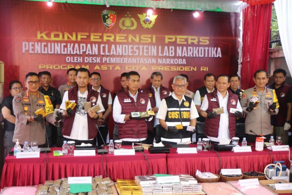 Portal Berita Indonesia dan Dunia Terkini Hari Ini, Update Harian Terbaru, Terlengkap, Tajam, Aktual dan Berimbang. Polri Bongkar Jaringan Clandestine Lab Narkoba Senilai Rp 1,5 Triliun di Bali - Teropong Rakyat