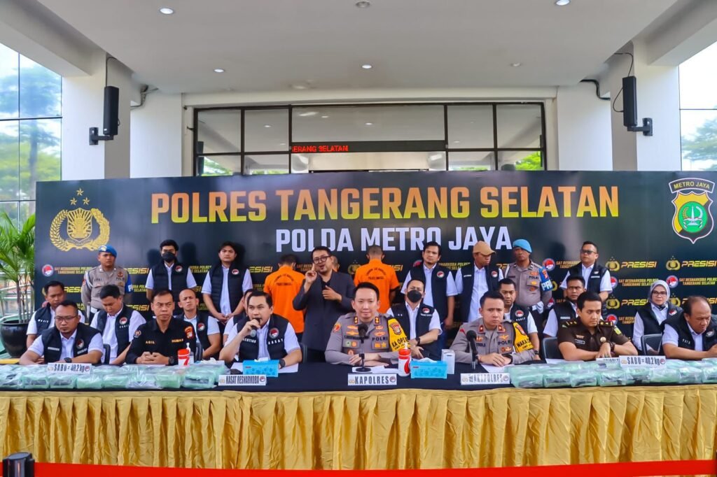 Portal Berita Indonesia dan Dunia Terkini Hari Ini, Update Harian Terbaru, Terlengkap, Tajam, Aktual dan Berimbang. Polres Tangsel Kembali Ungkap Kasus Narkotika, Kali Ini Sita 40,2 Kg Sabu - Teropong Rakyat