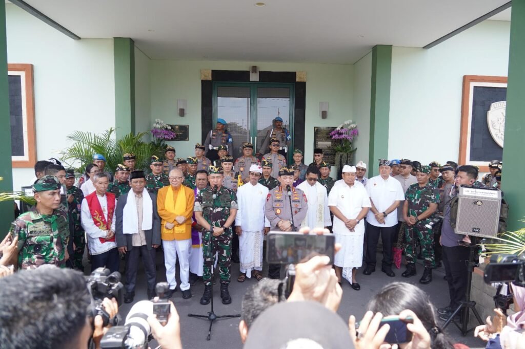 Safari Pengamanan Pilkada Serentak, Panglima TNI Bersama Kapolri Hadiri Doa Bersama Lintas Agama di Bali - Teropong Rakyat