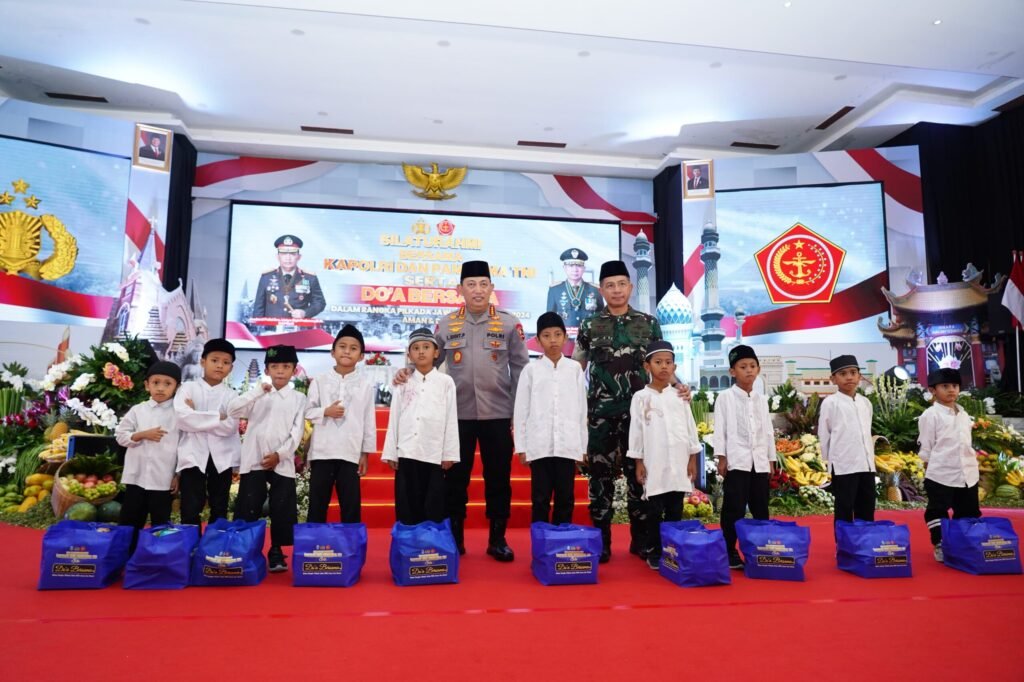 Panglima TNI dan Kapolri Hadiri Doa Bersama dan Tinjau Kesiapan Pilkada Jatim 2024 - Teropong Rakyat