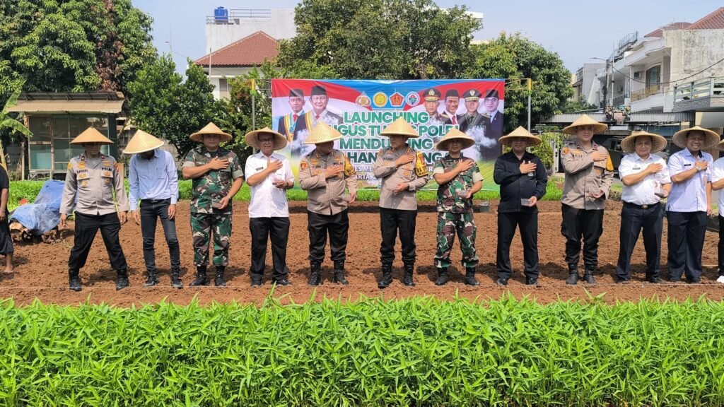 Portal Berita Indonesia dan Dunia Terkini Hari Ini, Update Harian Terbaru, Terlengkap, Tajam, Aktual dan Berimbang. Kapolres Metro Jakarta Utara Launching Gugus Tugas POLRI dalam Mendukung Ketahanan Pangan - Teropong Rakyat