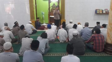 Sholat Jumat Berjamaah, Kapolsek Kemayoran Ajak Seluruh Warga Jaga Kondusifitas Wilayah