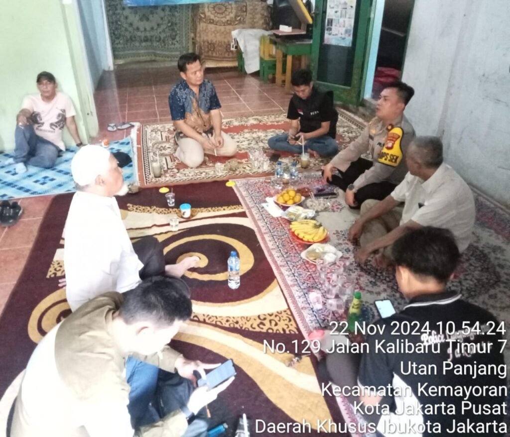 Portal Berita Indonesia dan Dunia Terkini Hari Ini, Update Harian Terbaru, Terlengkap, Tajam, Aktual dan Berimbang. Perkuat Sinergitas Polri dan Wartawan, Kapolsek Kemayoran Kunjungi Sekretariat Jurnalis Indonesia - Teropong Rakyat
