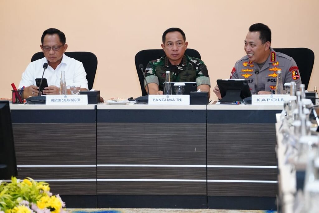 Portal Berita Indonesia dan Dunia Terkini Hari Ini, Update Harian Terbaru, Terlengkap, Tajam, Aktual dan Berimbang. Panglima TNI Hadiri Rakor Tingkat Menteri Dipimpin Menko PMK - Teropong Rakyat