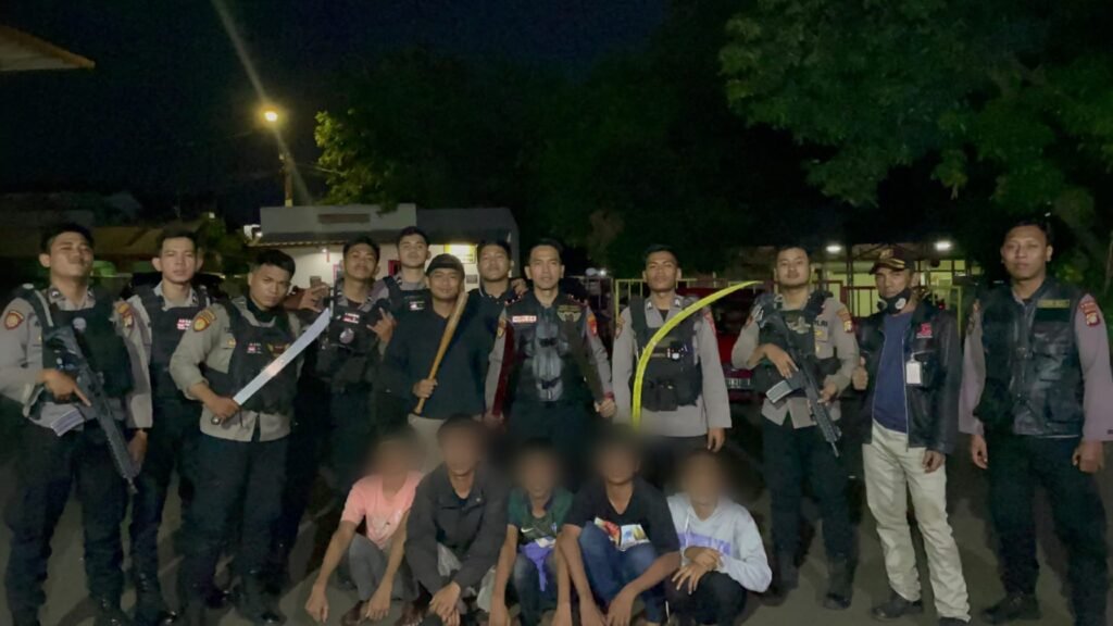 Portal Berita Indonesia dan Dunia Terkini Hari Ini, Update Harian Terbaru, Terlengkap, Tajam, Aktual dan Berimbang. 17 Remaja Diamankan Dalam Semalam, Polisi Sita Senjata Tajam Usai Gagalkan Tawuran di Jakarta Barat - Teropong Rakyat