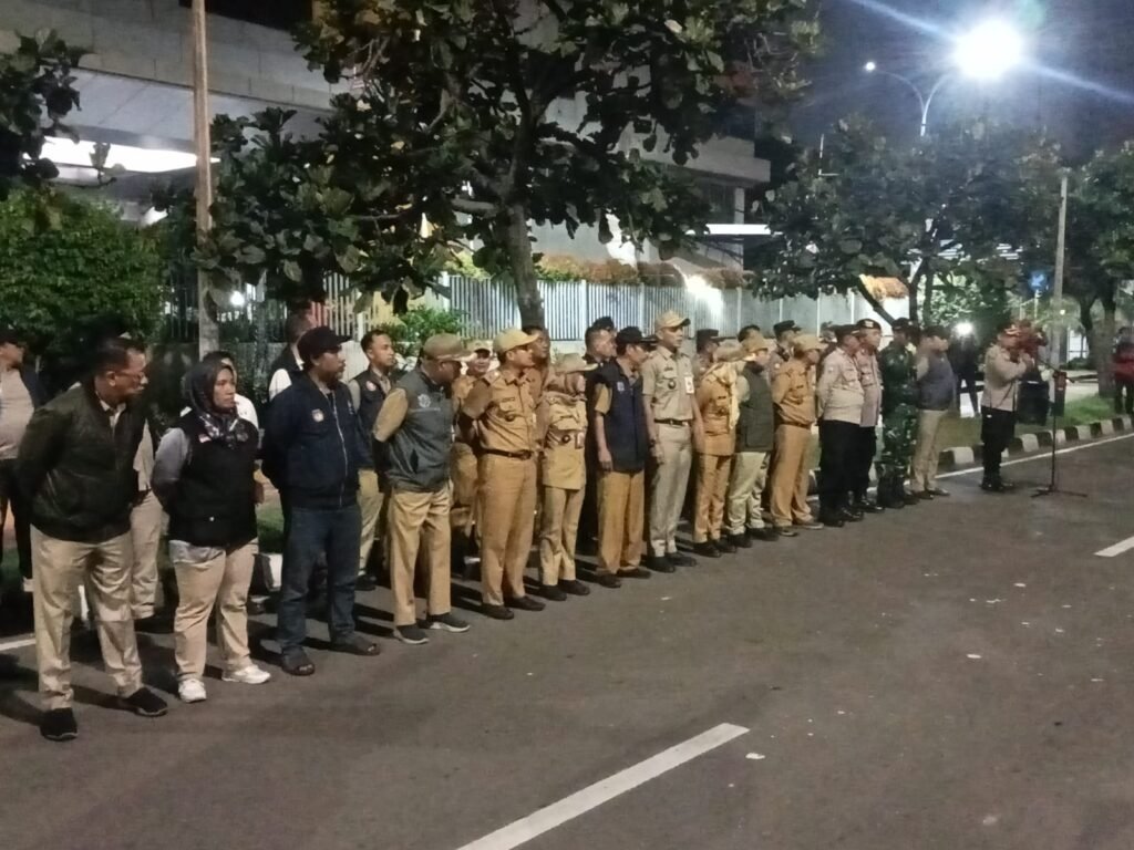 Kapolsek Kemayoran Pimpin Apel Penurunan APK Pilkada di Wilayah Kemayoran - Teropong Rakyat