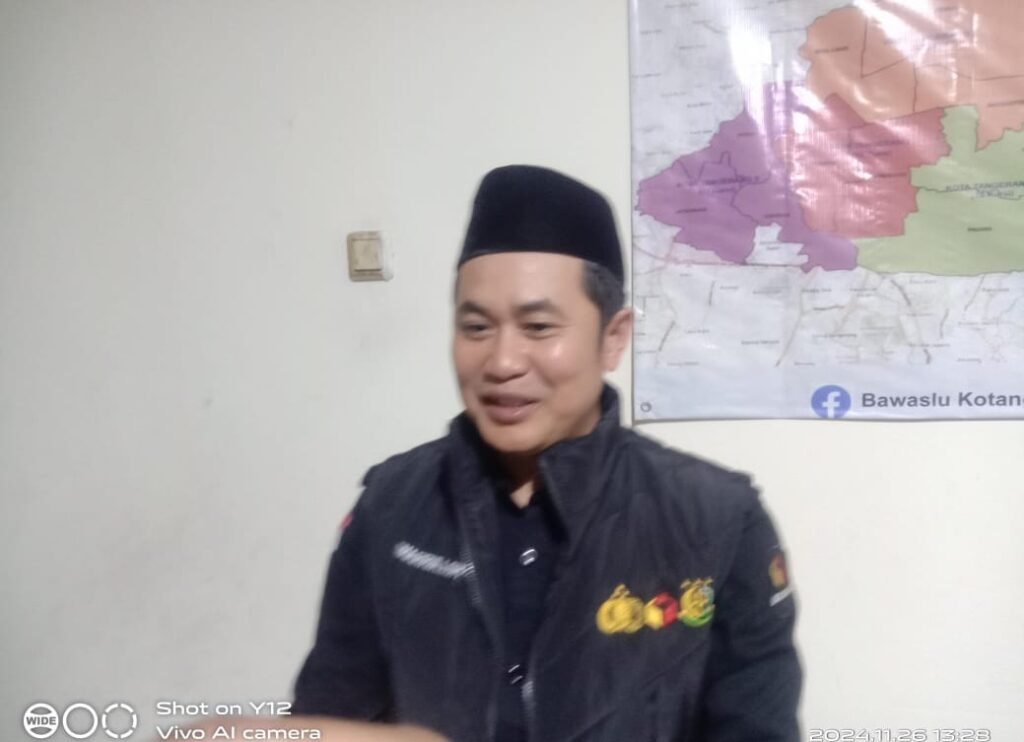 Portal Berita Indonesia dan Dunia Terkini Hari Ini, Update Harian Terbaru, Terlengkap, Tajam, Aktual dan Berimbang. Di Masa Tenang, Salah Satu Paslon Pemilukada Kota Tangerang Tebar Pesona Sebar Minyak, Bawaslu Siap Proses Sesuai Aturan - Teropong Rakyat