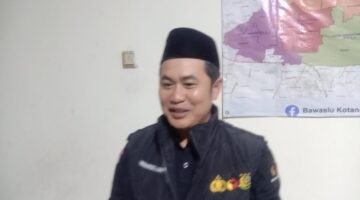 Di Masa Tenang, Salah Satu Paslon Pemilukada Kota Tangerang Tebar Pesona Sebar Minyak, Bawaslu Siap Proses Sesuai Aturan