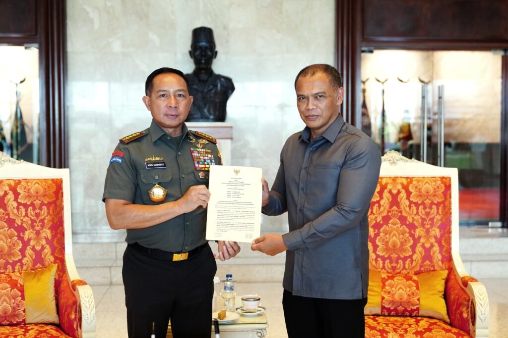 Portal Berita Indonesia dan Dunia Terkini Hari Ini, Update Harian Terbaru, Terlengkap, Tajam, Aktual dan Berimbang. Panglima TNI Tandatangani MoU Pengamanan dan Pengawasan Kekayaan Negara - Teropong Rakyat