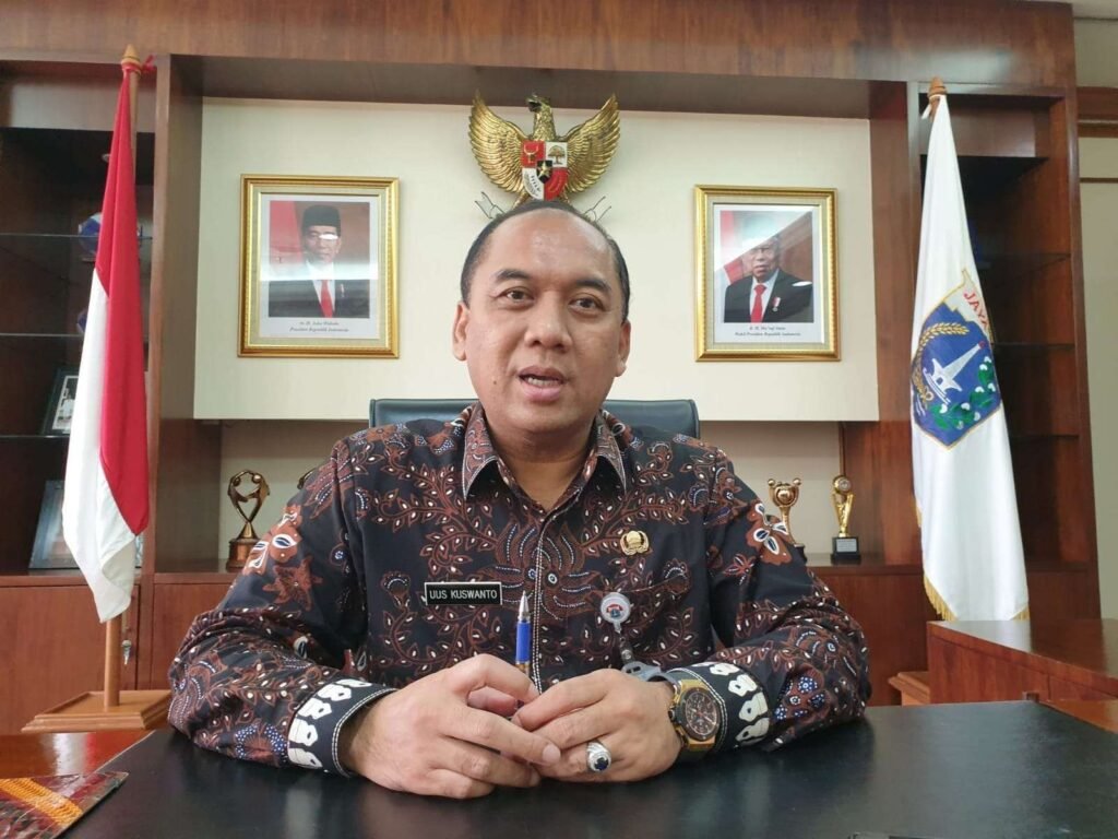 Portal Berita Indonesia dan Dunia Terkini Hari Ini, Update Harian Terbaru, Terlengkap, Tajam, Aktual dan Berimbang. Kritik Pedas untuk Uus Kuswanto, Layanan Publik Menurun dan Temuan Dugaan Penyelewengan Anggaran dari BPK RI - Teropong Rakyat