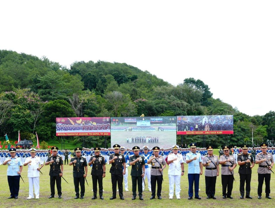 Panglima TNI dan Kapolri Lantik Prajurit Taruna Akademi TNI dan Bhayangkara Taruna Akademi Kepolisian di Akademi Militer Magelang - Teropong Rakyat
