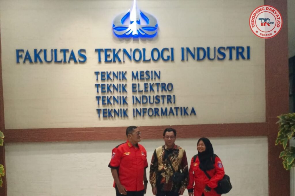 Portal Berita Indonesia dan Dunia Terkini Hari Ini, Update Harian Terbaru, Terlengkap, Tajam, Aktual dan Berimbang. PWDPI DPW DKI Jakarta Matangkan Persiapan Pelantikan, Jalin Kerja Sama dengan Ahli ITE - Teropong Rakyat