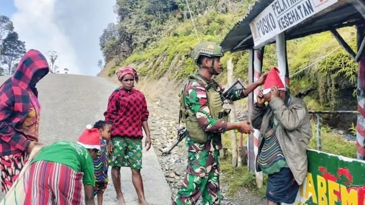 Satgas Yonif 509 Kostrad Pos Langit Bilogai Senantiasa Sapa Masyarakat Dengan Penuh Kehangatan Dan Cinta Kasih. - Teropongrakyat.co