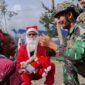 Foto: Santa Clous Ala Buaya Putih Kostrad