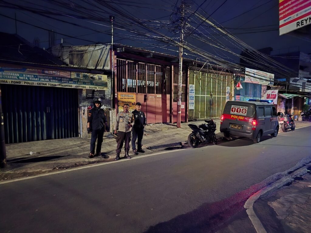 Portal Berita Indonesia dan Dunia Terkini Hari Ini, Update Harian Terbaru, Terlengkap, Tajam, Aktual dan Berimbang. Kapolsek Kemayoran Kerahkan Personel untuk Amankan Wilayah di Beberapa Titik Rawan Tawuran - Teropong Rakyat