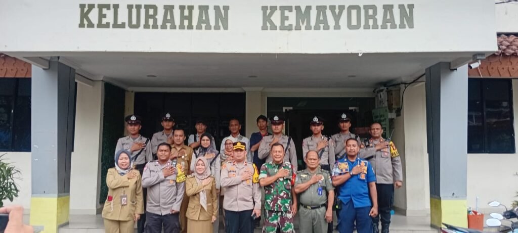 Portal Berita Indonesia dan Dunia Terkini Hari Ini, Update Harian Terbaru, Terlengkap, Tajam, Aktual dan Berimbang. Kapolsek Kemayoran Ajak 4 Pilar Kelurahan Kemayoran Ciptakan Keamanan di Wilayah - Teropong Rakyat