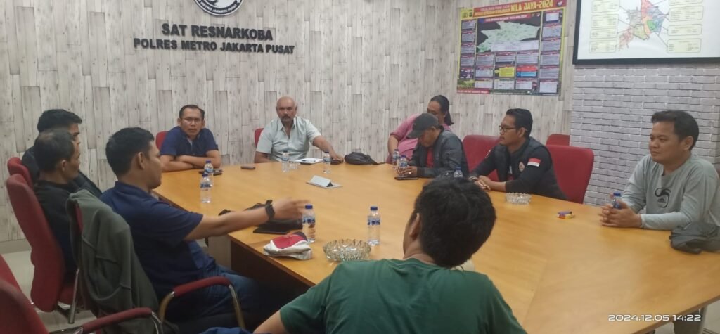 Portal Berita Indonesia dan Dunia Terkini Hari Ini, Update Harian Terbaru, Terlengkap, Tajam, Aktual dan Berimbang. Bertemu dengan Para Wartawan, Kompol Jamalinus Nababan Bahas Program 100 Hari Asta Cita Presiden Prabowo - Teropong Rakyat