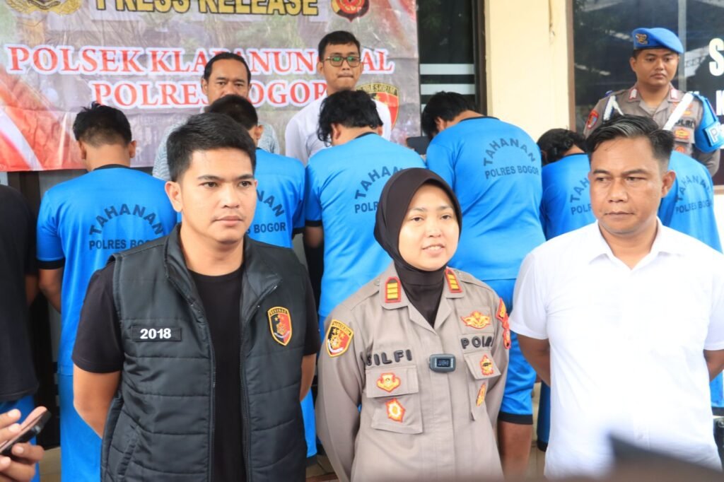 Portal Berita Indonesia dan Dunia Terkini Hari Ini, Update Harian Terbaru, Terlengkap, Tajam, Aktual dan Berimbang. Polsek Klapanunggal Bersama Sat Reskrim Polres Bogor Ungkap Kasus Penyuntikan Tabung Gas Subsidi Ilegal - Teropong Rakyat