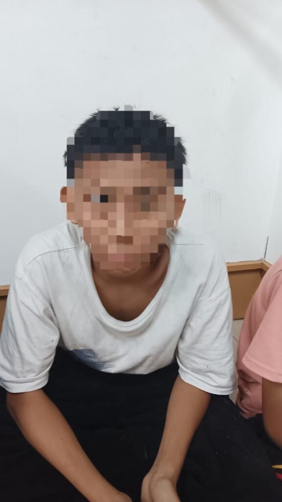 Portal Berita Indonesia dan Dunia Terkini Hari Ini, Update Harian Terbaru, Terlengkap, Tajam, Aktual dan Berimbang. Polsek Kemayoran Berhasil Amankan 4 Remaja Pelaku Tawuran Dengan Senjata Tajam - Teropong Rakyat