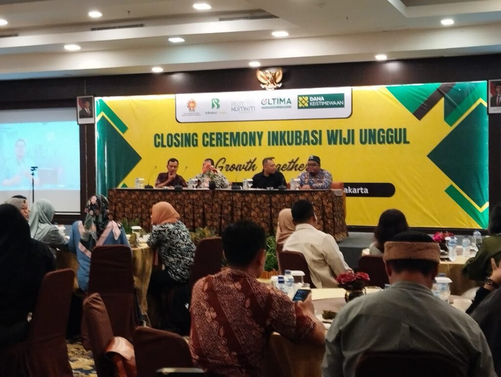 Portal Berita Indonesia dan Dunia Terkini Hari Ini, Update Harian Terbaru, Terlengkap, Tajam, Aktual dan Berimbang. Inkubasi Bisnis Wiji Unggul 2024 Ditutup dengan Sukses: UMKM Tangguh dan Adaptif - Teropong Rakyat