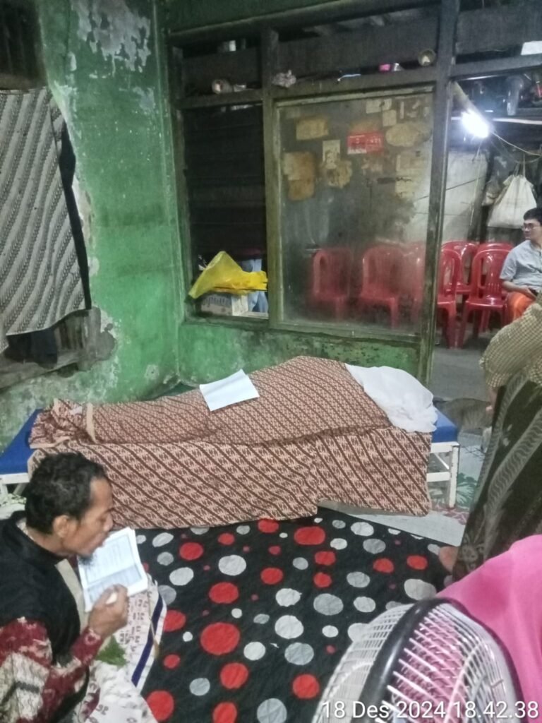 Portal Berita Indonesia dan Dunia Terkini Hari Ini, Update Harian Terbaru, Terlengkap, Tajam, Aktual dan Berimbang. Takziah Kerumah Duka, Kapolsek Kemayoran: Semoga Almarhumah Diterima di Sisi Allah SWT - Teropong Rakyat